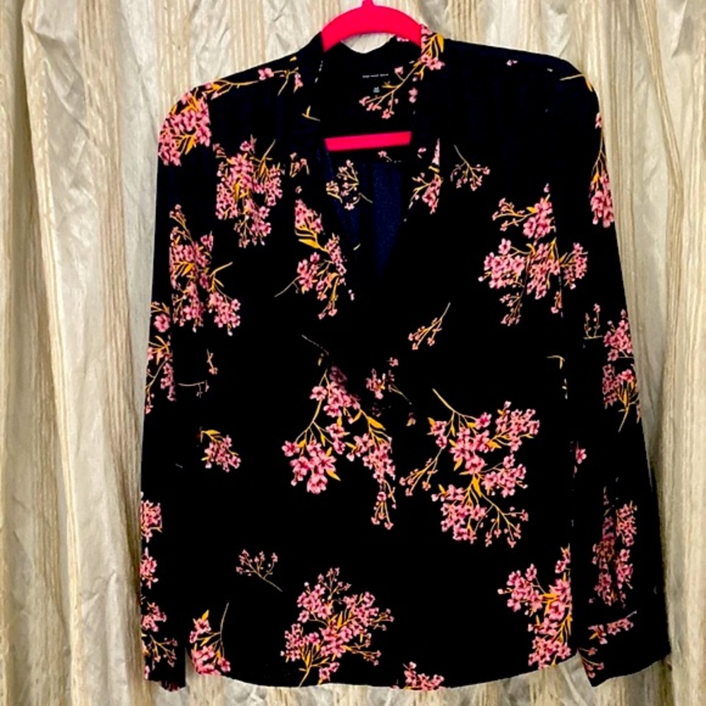 Who What Wear black floral collarless button-down w/ ruffle - Picture 1 of 5